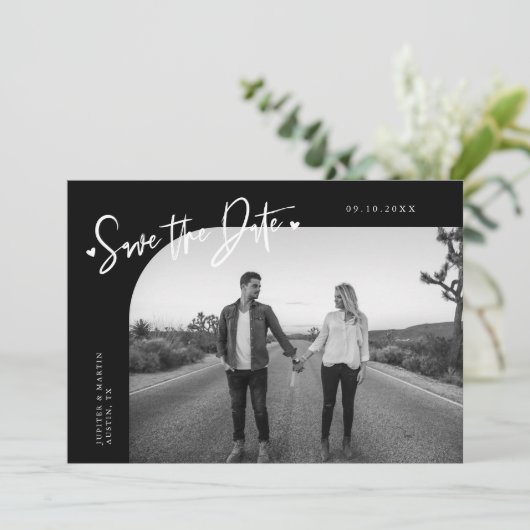 Modern Script Heart Black Curved Frame Photo Save The Date (Stehend Vorderseite)