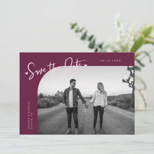 Modern Script Heart Cranberry Curved Frame Photo Save The Date (Stehend Vorderseite)