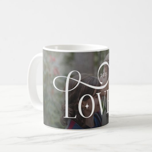 Modern Script Love Custom Engaged Couples Photo Kaffeetasse (Vorderseite Links)