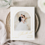 Modern Script Minimalist Photo Arch Wedding Folieneinladung<br><div class="desc">Minimalist save the date card features modern script and chic arch frame in real gold foil,  with couple's photo,  elegant and simple,  great for modern classy wedding.</div>
