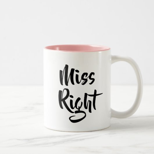 Modern Script Miss Right Funny Zweifarbige Tasse (Rechts)