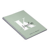 Modern Script Monogram Sage Green Notizblock (Rechte Seite)