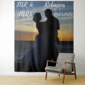 Modern Script Mr. & Mrs. Wedding Backdrop Banner Wandteppich (Beispiel)