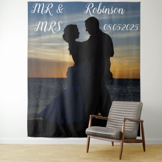 Modern Script Mr. & Mrs. Wedding Backdrop Banner Wandteppich (Beispiel)