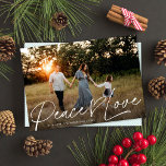 Modern Script Peace Heart Liebe Weihnachten Ein Fo<br><div class="desc">Diese Foto-Karte für einen schönen Urlaub bietet ein durchgehendes Foto mit dem Gruß "Peace Liebe". Dieses Design bietet ein horizontales Foto. Alle Farben sind vollständig anpassbar, inklusive Begrüßung und Herz - klicken Sie einfach auf "Bearbeiten mit dem Designwerkzeug" im Auswahlmenü für Personalisierung! Sie können dieses Design noch weiter anpassen, indem...</div>