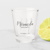 Modern Script Personalisiert Bridesmaid Schnapsglas (Vorderseite)
