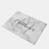 Modern Script Personalisiert Monogram und Familien Fußmatte (Schrägansicht)