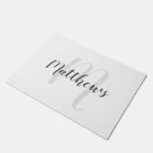 Modern Script Personalisiert Monogram und Familien Fußmatte (Schrägansicht)