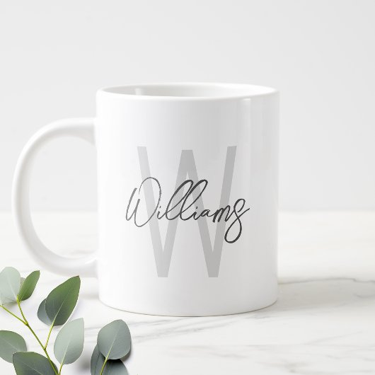 Modern Script Personalisiert Monogram und Name Jumbo-Tasse