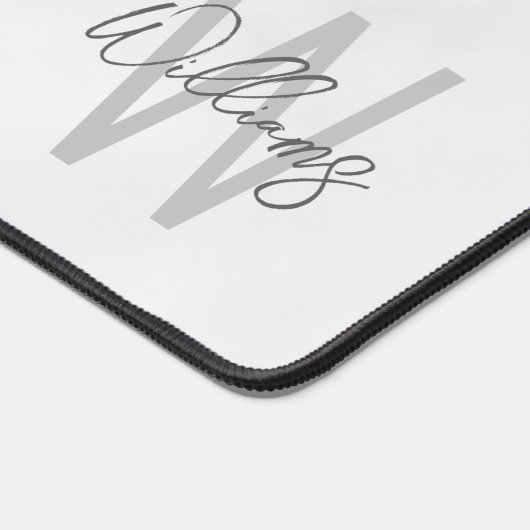 Modern Script Personalisiert Monogram und Name Schreibtischunterlage (Ecke)
