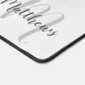 Modern Script Personalisiert Monogram und Name Schreibtischunterlage (Ecke)