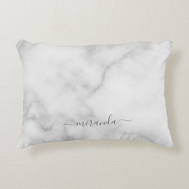 Modern Script Personalisiert Name White Marble Dekokissen (Vorderseite)