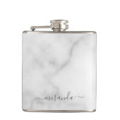 Modern Script Personalisiert Name White Marble Flachmann (Vorderseite)