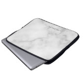 Modern Script Personalisiert Name White Marble Laptopschutzhülle (Vorne Knopf)
