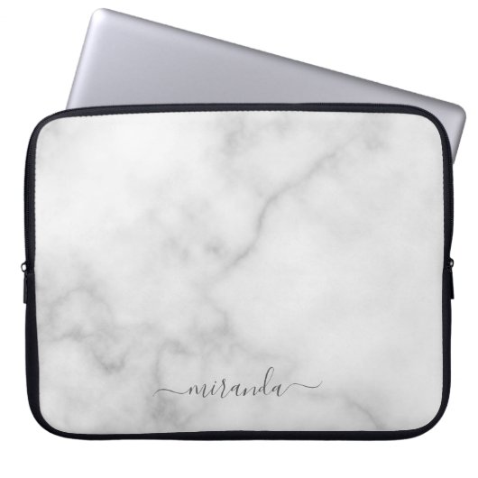 Modern Script Personalisiert Name White Marble Laptopschutzhülle (Vorderseite)