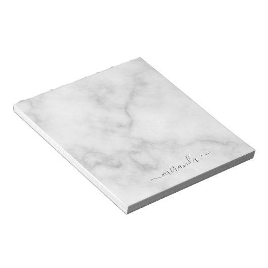 Modern Script Personalisiert Name White Marble Notizblock (angewinkelt)