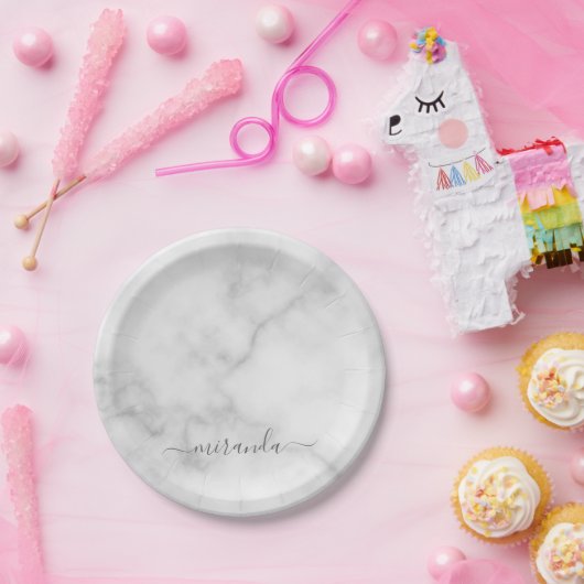 Modern Script Personalisiert Name White Marble Pappteller (Party)