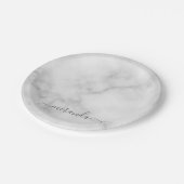 Modern Script Personalisiert Name White Marble Pappteller (Schrägansicht)