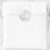 Modern Script Personalisiert Name White Marble Runder Aufkleber (Tasche)