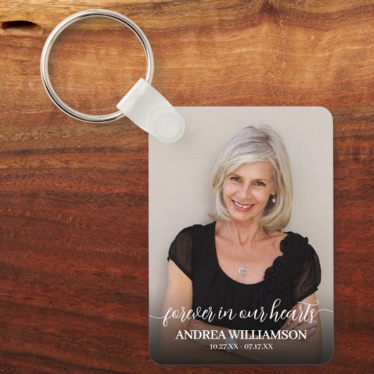 Modern Script Photo Memorial Forever in our Hearts Schlüsselanhänger (Vorderseite)
