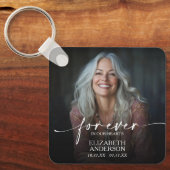Modern Script Photo Memorial Forever in our Hearts Schlüsselanhänger (Vorderseite)