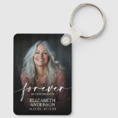 Modern Script Photo Memorial Forever in our Hearts Schlüsselanhänger (Rückseite)