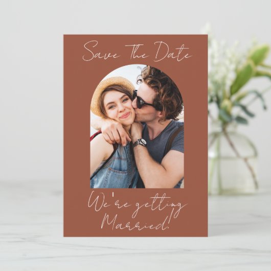 Modern Script Terracotta Photo Monogram  Save The Date (Stehend Vorderseite)