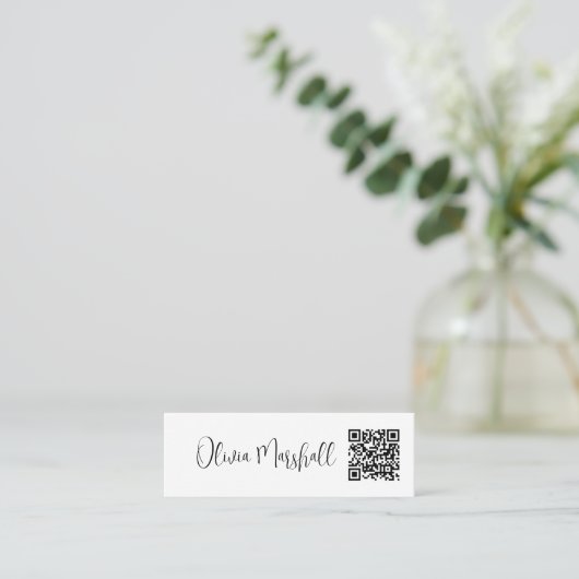 Modern Script White Black Minimalistisch QR CODE Mini Visitenkarte (Stehend Vorderseite)