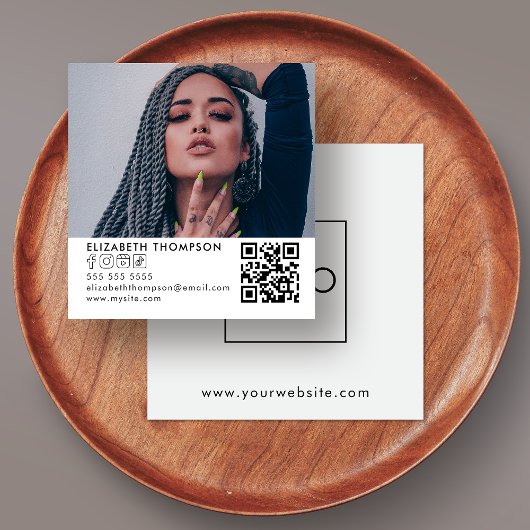 Modern Sie Ihren QR-Logo-Code Trendy Social Media Quadratische Visitenkarte