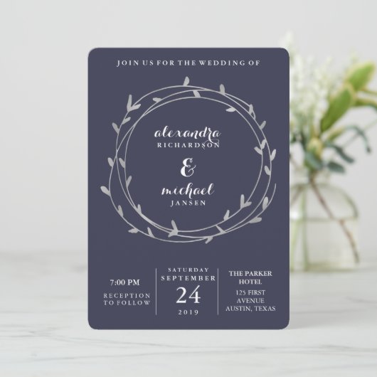 Modern Silver Leafy Circles Midnight Blue Wedding Einladung (Stehend Vorderseite)