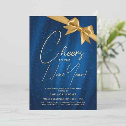 MODERN Silvester Gold Navy Sparkle Sequel Bow Einladung (Stehend Vorderseite)