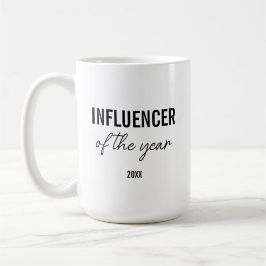 Modern Simple Black and White Script Influencer Kaffeetasse (Links)