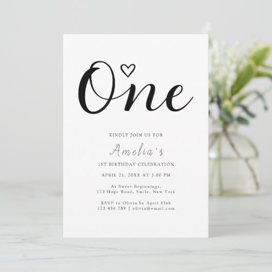 Modern Simple Boho Heart First Birthday Einladung (Stehend Vorderseite)