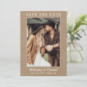 Modern Simple Minimalistisch Couple Foto Kraft Save The Date (Stehend Vorderseite)