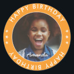 Modern Simple Orange Kids Happy Birthday Foto Runder Aufkleber<br><div class="desc">Niedlich Happy Birthday Custom Geburtstag Foto Aufkleber für Ihren Kindergeburtstag Party,  Sohn oder Tochter. Sie verfügen über einen niedlichen,  anpassbaren Namen und Foto. Ideal für Einladungen und Party-Taschen.</div>