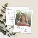 Modern Simple Script Abschluss Foto Vielen Dank Postkarte<br><div class="desc">Einfaches modernes Abschluss Foto bedankt sich bei Postcard mit minimalistischer Schriftzeichen-Kalligraphie und DANKE DANK unter Ihrem bevorzugten Senior Foto. Benutzerdefinierte vorgedruckte Nachricht auf der Rückseite oder verließ leer,  um eine handschriftliche Notiz zu schreiben.</div>