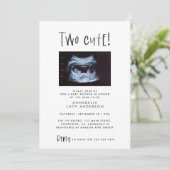 Modern simple twin photo tan brown two cute birth ankündigung (Stehend Vorderseite)