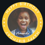 Modern Simple Yellow Kids Happy Birthday Foto Runder Aufkleber<br><div class="desc">Niedlich Happy Birthday Custom Geburtstag Foto Aufkleber für Ihren Kindergeburtstag Party,  Sohn oder Tochter. Sie verfügen über einen niedlichen,  anpassbaren Namen und Foto. Ideal für Einladungen und Party-Taschen.</div>