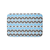 Modern Sky Blue Dark Gray Geometric Herringbone Badematte (Vorderseite)