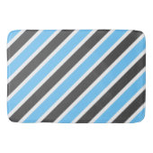 Modern Sky Blue Gray Diagonal Stripes Badematte (Vorderseite)