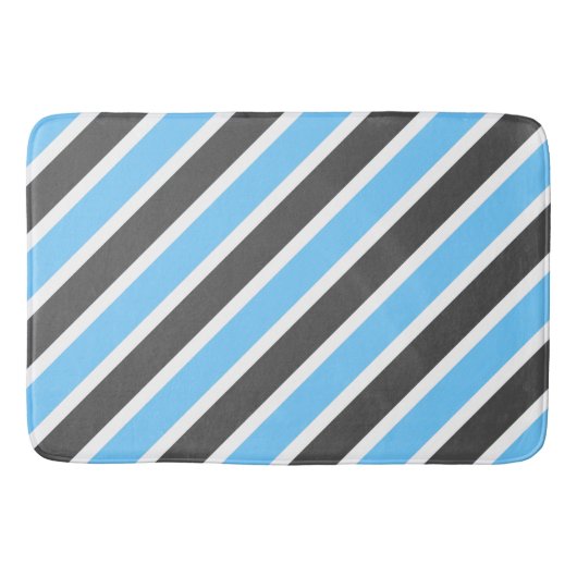 Modern Sky Blue Gray Diagonal Stripes Badematte (Vorderseite)