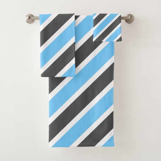 Modern Sky Blue Gray Diagonal Stripes Badhandtuch Set (Insitu)