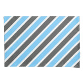 Modern Sky Blue Gray Diagonal Stripes Kissenbezug (Vorderseite-Links)