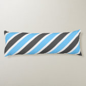 Modern Sky Blue Gray Diagonal Stripes Seitenschläferkissen (Rückseite)