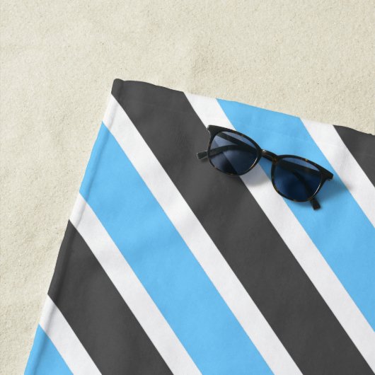 Modern Sky Blue Gray Diagonal Stripes Strandtuch (Beispiel)