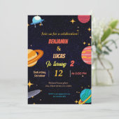 Modern Space Zwillinge Geburtstagsfeier Einladung (Stehend Vorderseite)