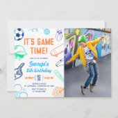 Modern Sports It's Game Time! Kids Birthday Photo Einladung (Vorderseite)
