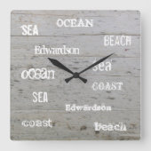Modern Strand-Holz-Ozean Drehbuch Familienname Quadratische Wanduhr (Vorderseite)