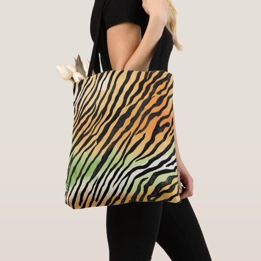 Modern Strickte Tigerhaut Print big cats feline a Tasche (Von Nahem)