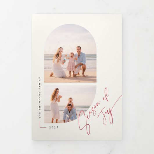 Modern Stylish Arch Family Photo Beach Christmas Dreifach Gefaltete Urlaubskarte (Cover)